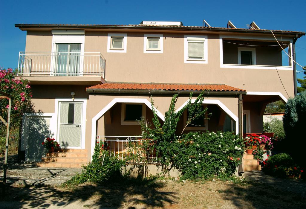 Apartment & Rooms Roza Peroj Esterno foto